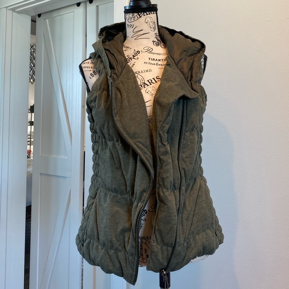 Athleta vest